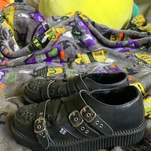 Size 6 demonia buckle platform shoes